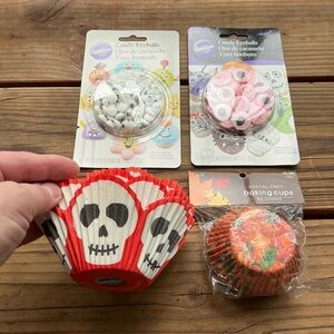 Wilton Halloween Cupcake Liners and Candy Eyeballs - Red and Black